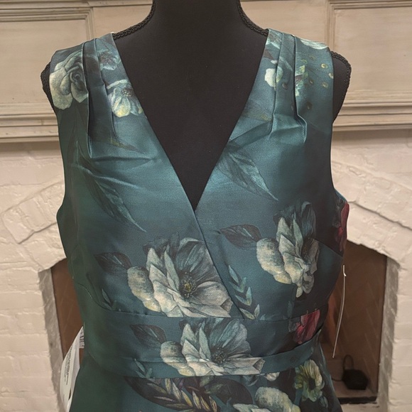 Kay Unger formal dress. - Picture 2 of 11